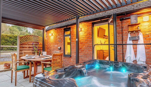 1 bedroom accommodation in Coombe Hill, near Tewkesbury