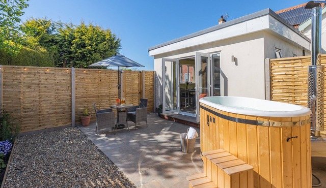 1 bedroom accommodation in Thurlton