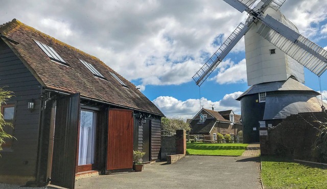 1 bedroom accommodation in Windmill Hill, near Hailsham