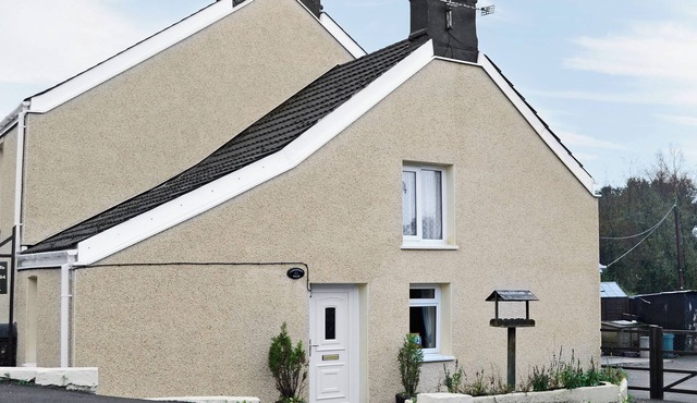 1 bedroom accommodation in Cross Hands, near Carmarthen