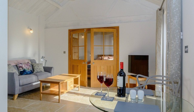 1 bedroom accommodation in Thornhill, near Royal Wootton Bassett