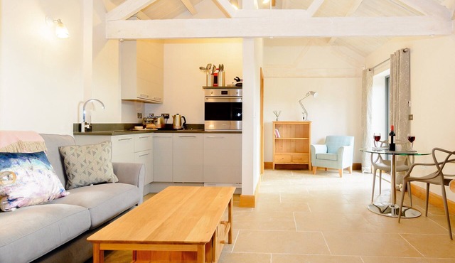 1 bedroom accommodation in Thornhill, near Royal Wootton Bassett