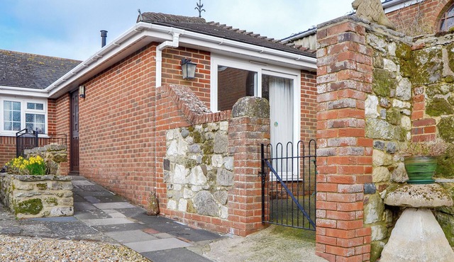 1 bedroom accommodation in Apse Heath, near Shanklin