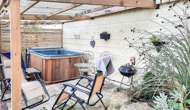 1 bedroom accommodation in Great Hatfield, near Hornsea