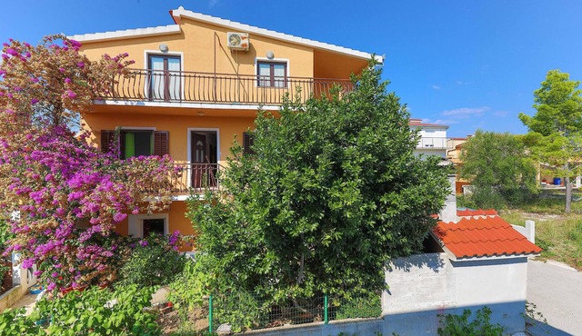 1 bedroom amazing apartment in Okrug Donji