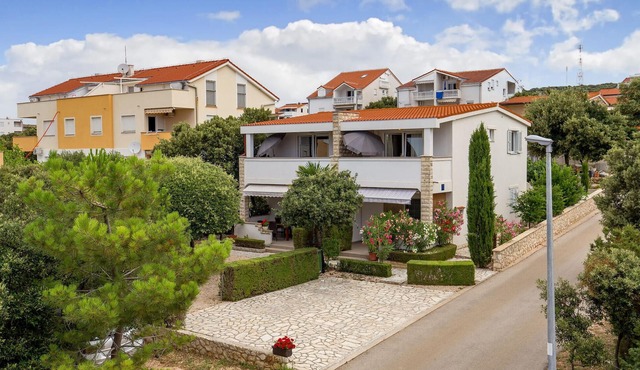 1 bedroom amazing apartment in Mandre