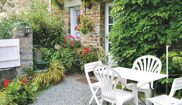 1 bedroom amazing home in Plouha