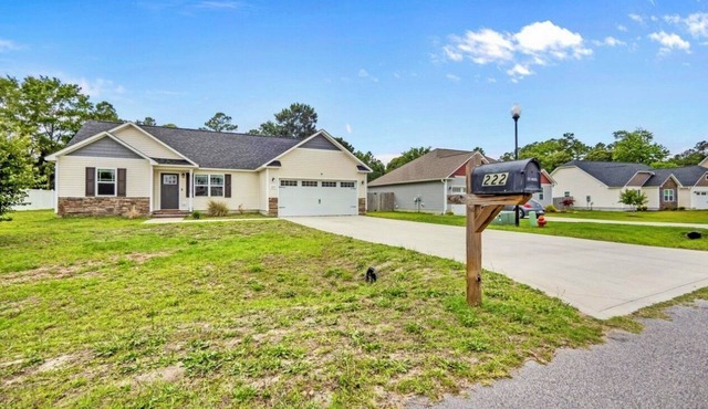 1 bedroom and 1 full bath available in a large 3 bedroom, 2 bathroom house