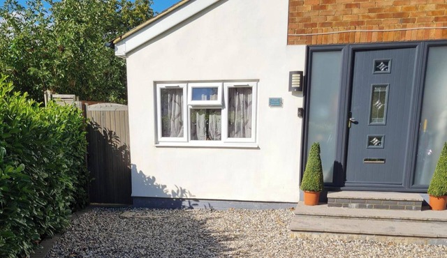 1 Bedroom Annex - 2 Mins From Train Station