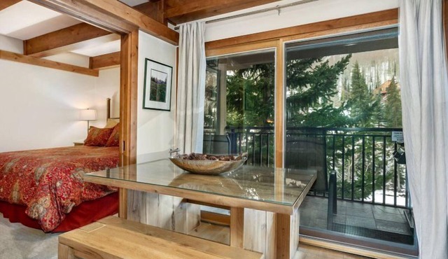 1 Bedroom Antlers Vacation Rental With Incredible Slopeside Views and Just a Short Walk to Gondola and Lionshead Village