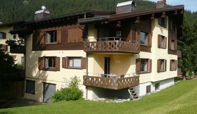 1 bedroom apartment in chalet with stunning view over Klosters and mountains.