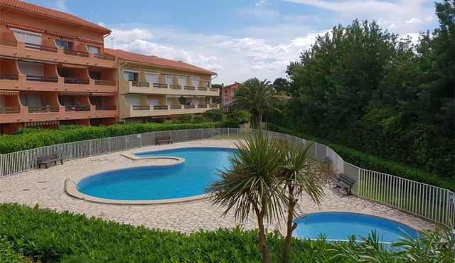 1-Bedroom Apartment with Pool and Parking, Sleeps 4, near the beach in Argelès-sur-Mer