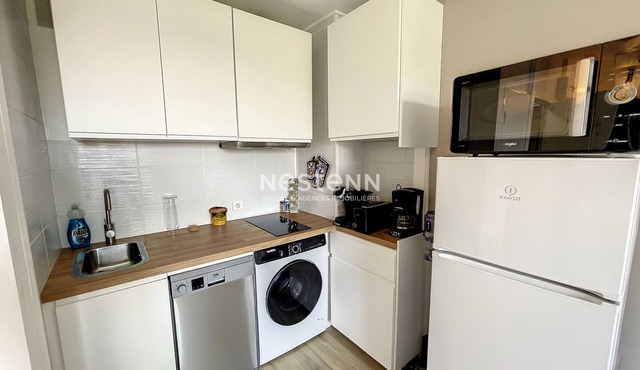 1-Bedroom Apartment 100m from Beach - Sleeps 4, Air Conditioning, Nearby Parking