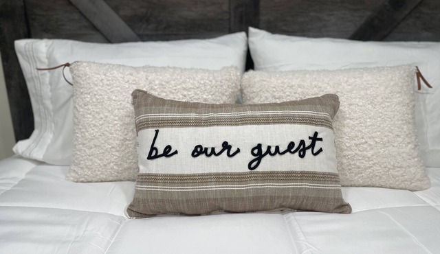 1 Bedroom Apartment, 30 min to Assembly Hall & Memorial Stadium.