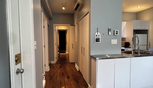 1 Bedroom Apartment at Le Plateau-Mont-Royal. 10 mins to the Downtown Area.