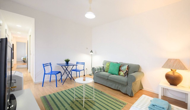 1 Bedroom Apartment in Chamartin-Madrid, Ideal for Couples or Professionals