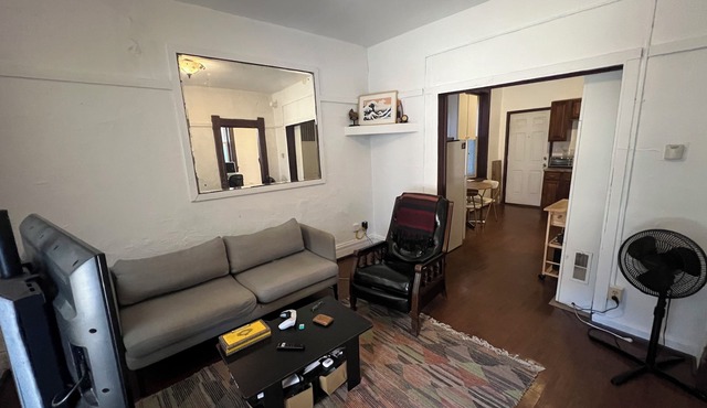 1-bedroom apartment in peaceful Chicago neighborhood