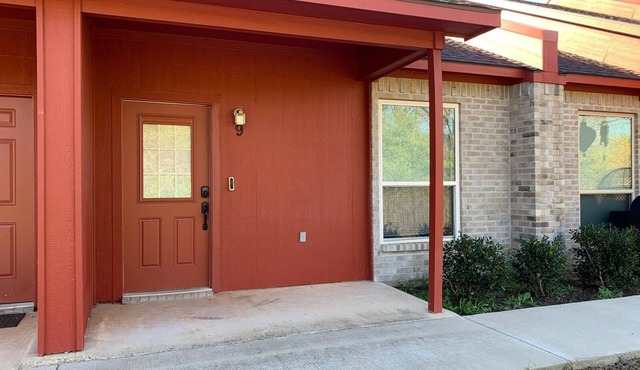 1-bedroom apartment in lovely Lindale