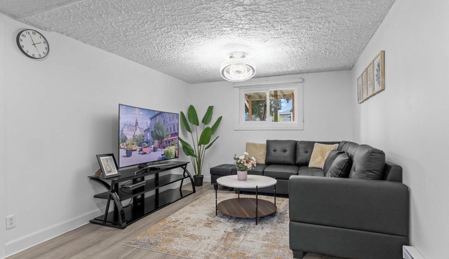 1 Bedroom Apartment-Near Metro Station