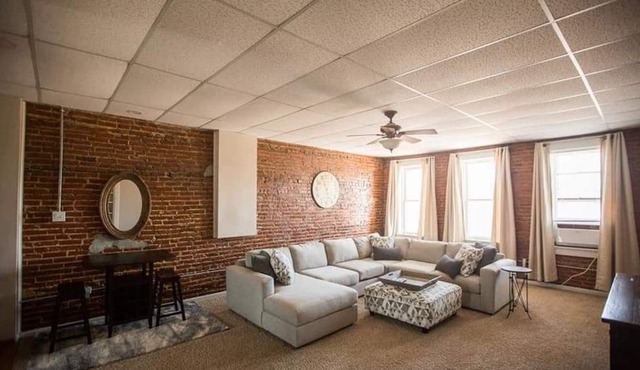 1 Bedroom Apartment, Overlooking Downtown Seneca