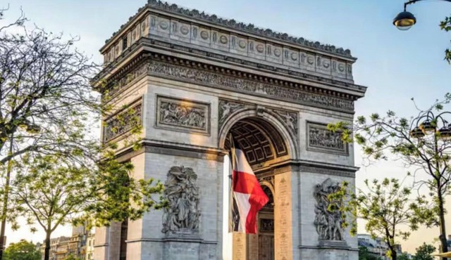 1 Bedroom Apartment With Aircon In Champs Elysees