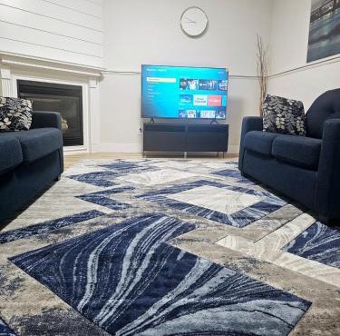 1 Bedroom Apartment with Living Room and Full Washroom to yourself alone and a private car park