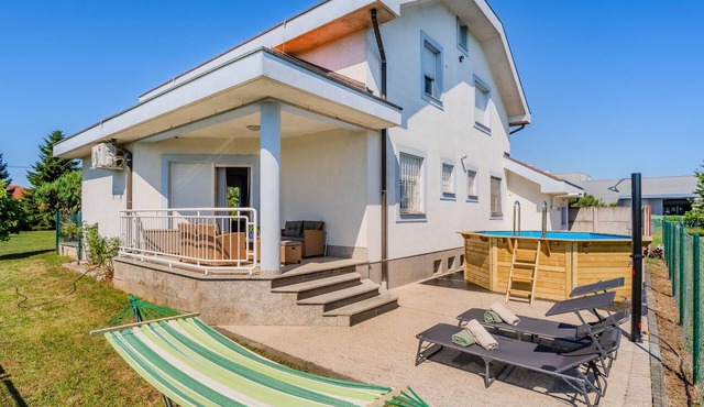 1 bedroom awesome home in Hrvatski Leskovac