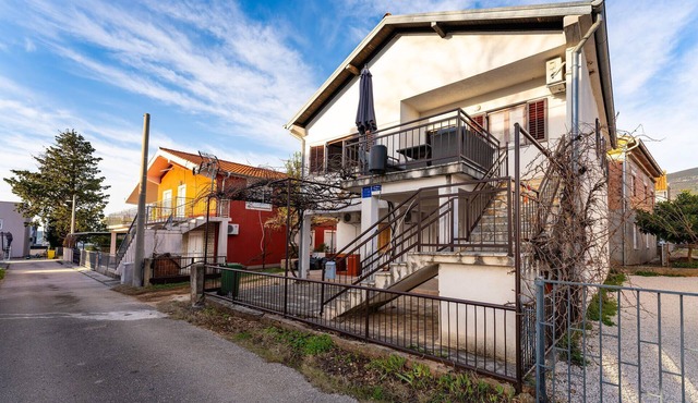 1 bedroom awesome apartment in Gornji Karin