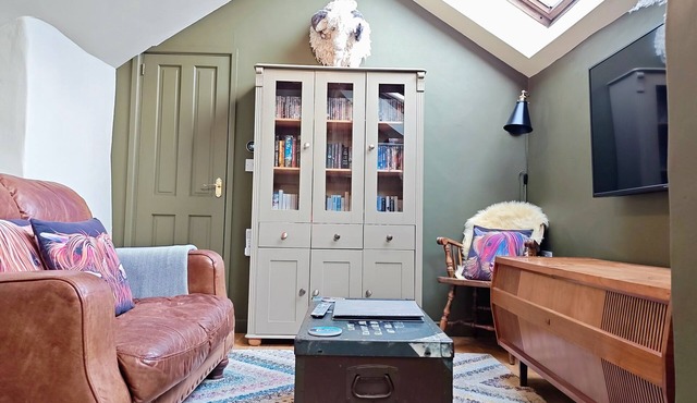 1 bedroom barn conversion on smallholding with alpacas, goats and pigs