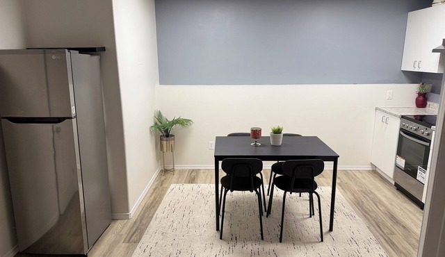 1 bedroom basement.Close to beach