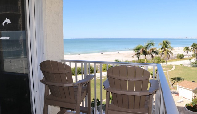 1 bedroom Beach Condo with great Gulf & Pool Views! Dog Friendly! Low Price.