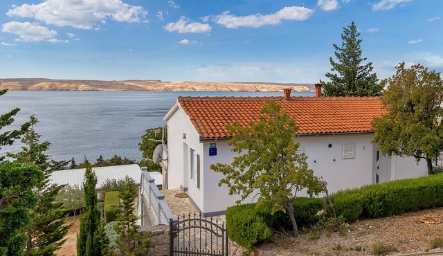 1 bedroom beach front apartment in Baric Draga