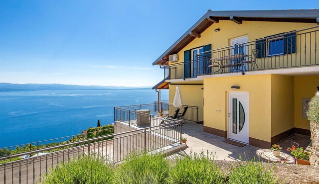 1 bedroom beach front apartment in Lovran