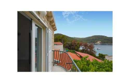 1 Bedroom Beach Front Apartment In Saplunara