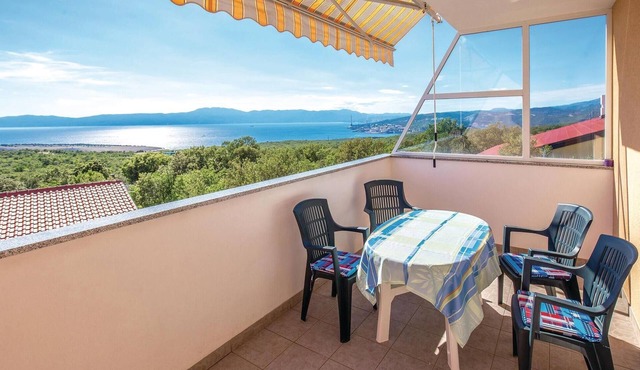 1 bedroom beach front apartment in Smrika