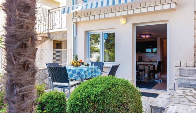 1 bedroom beach front apartment in Selce
