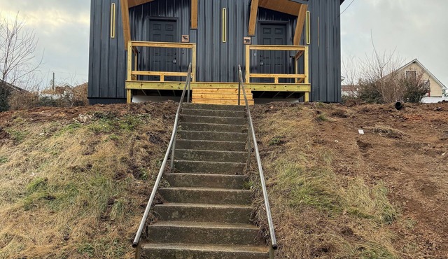 1 Bedroom Bourbon House on the Hill