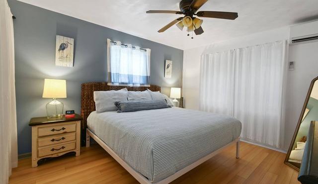 1 Bedroom boutique apartment by the beach