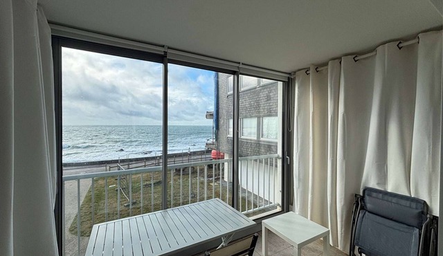 1-bedroom cabin apartment sea view in Batz-sur-Mer