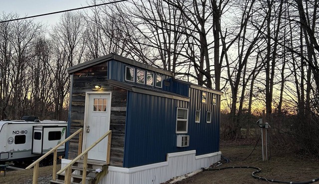 1-bedroom cabin located at The Market & Drinkery. 11 miles North from NRG bridge