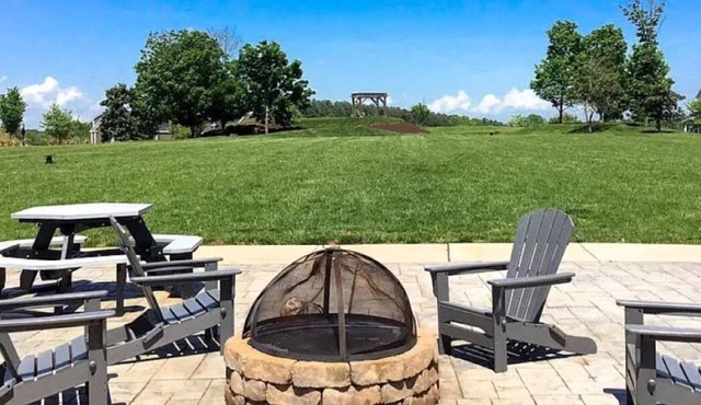 1 Bedroom Carriage House Apartment, 15 minutes to Downtown Charlottesville!