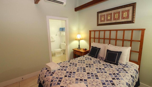 1-bedroom Coconut Mallory Resort, Pool, Key West!