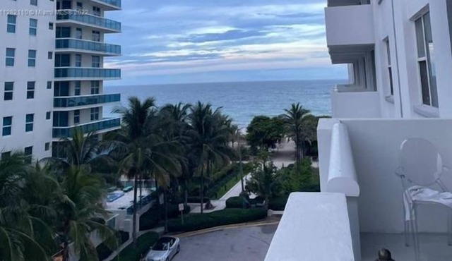 1 Bedroom Condo 440390 by Houzlet