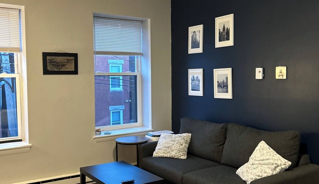 1-bedroom condo. Easy access to downtown, walk to parks, & restaurants.