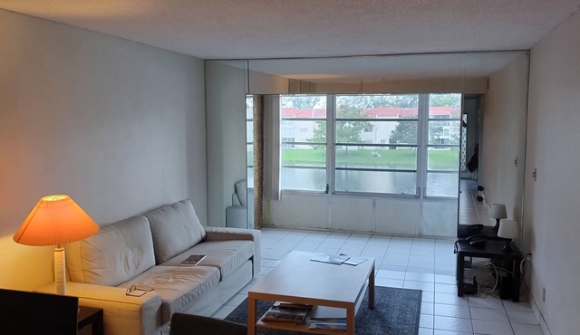 1-bedroom condo in lovely Sunrise , monthly only