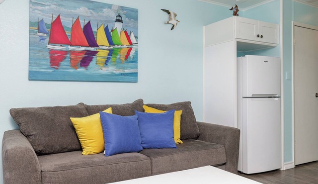 1-bedroom condo in delightful Corpus Christi with WiFi, AC, Beachfront balcony