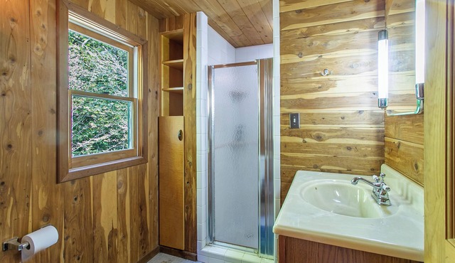 1 Bedroom condo with a mini kitchen sleeps 4