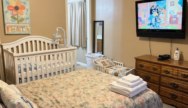 1-bedroom corporate apartment in Historic Havelock with central AC, patio, & W/D