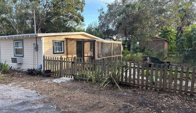 1-bedroom cottage in a park like setting! Close to Spring Training and Beaches.