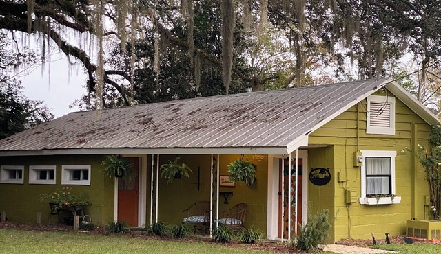 1 Bedroom Country Cottage w/pool just 12 mi N of Tallahassee